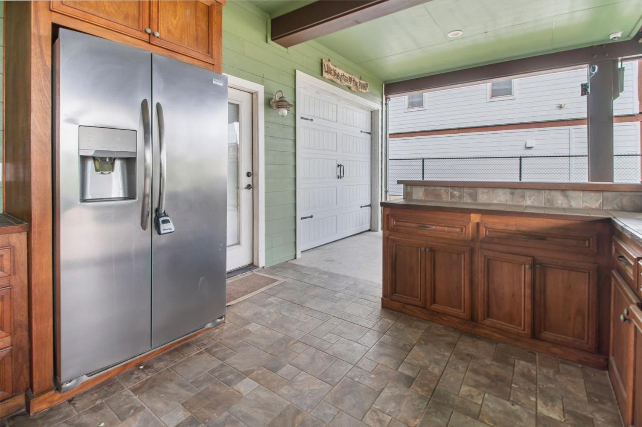 Luxury Waterfront Home Family And Pet Friendly Near Surfside Beach 11 Mins Freeport Exterior photo